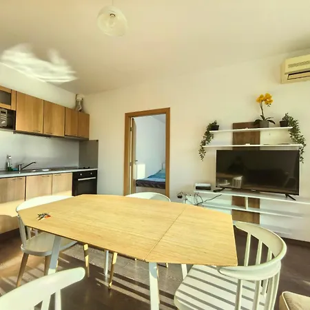 Apartment Family In Solmarin *
