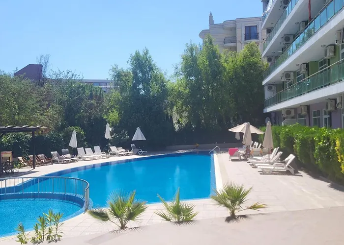 Family In Solmarin ساني بيتش