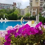 Apartment Family In Solmarin *