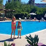 Family In Solmarin Napospart
