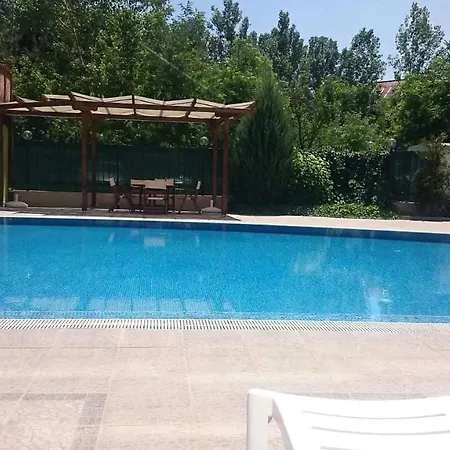 Family In Solmarin Apartman