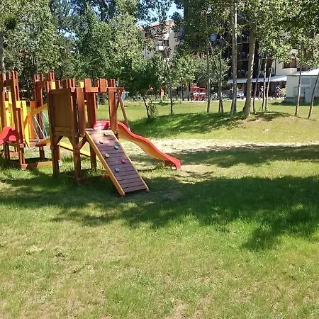 Family In Solmarin Napospart