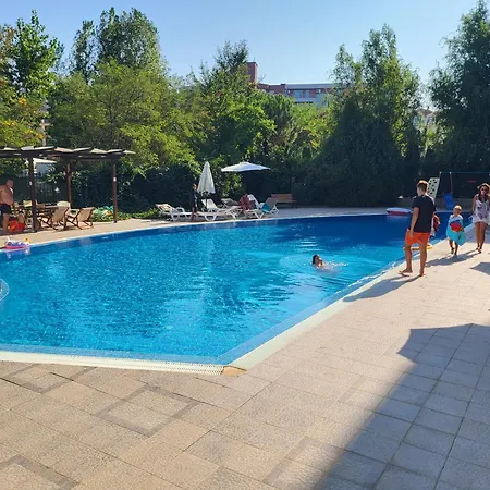 Family In Solmarin Apartmán