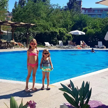 Family In Solmarin Слънчев бряг
