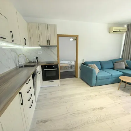 Family In Solmarin Apartament
