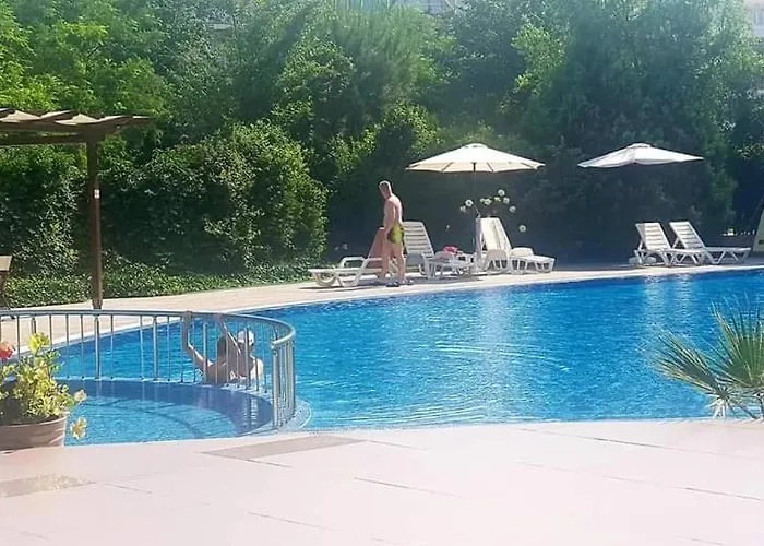 Апартаменти Family In Solmarin *