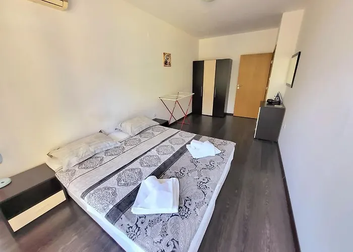 Family In Solmarin Апартаменти *